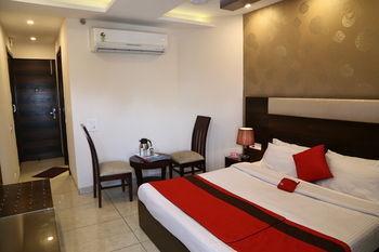 Oyo Housing Board Chowk Manimajra Chandigarh